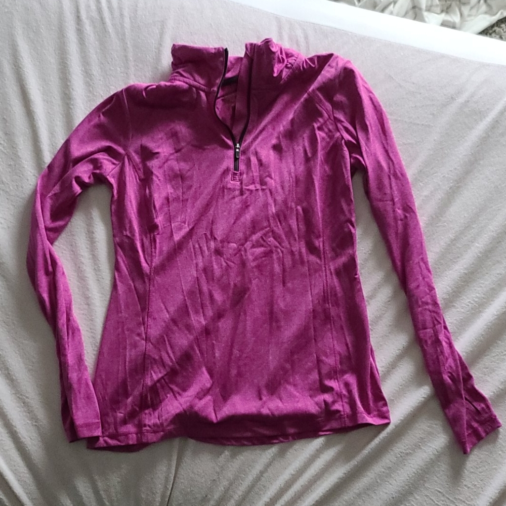Workout top - Picture 2 of 2